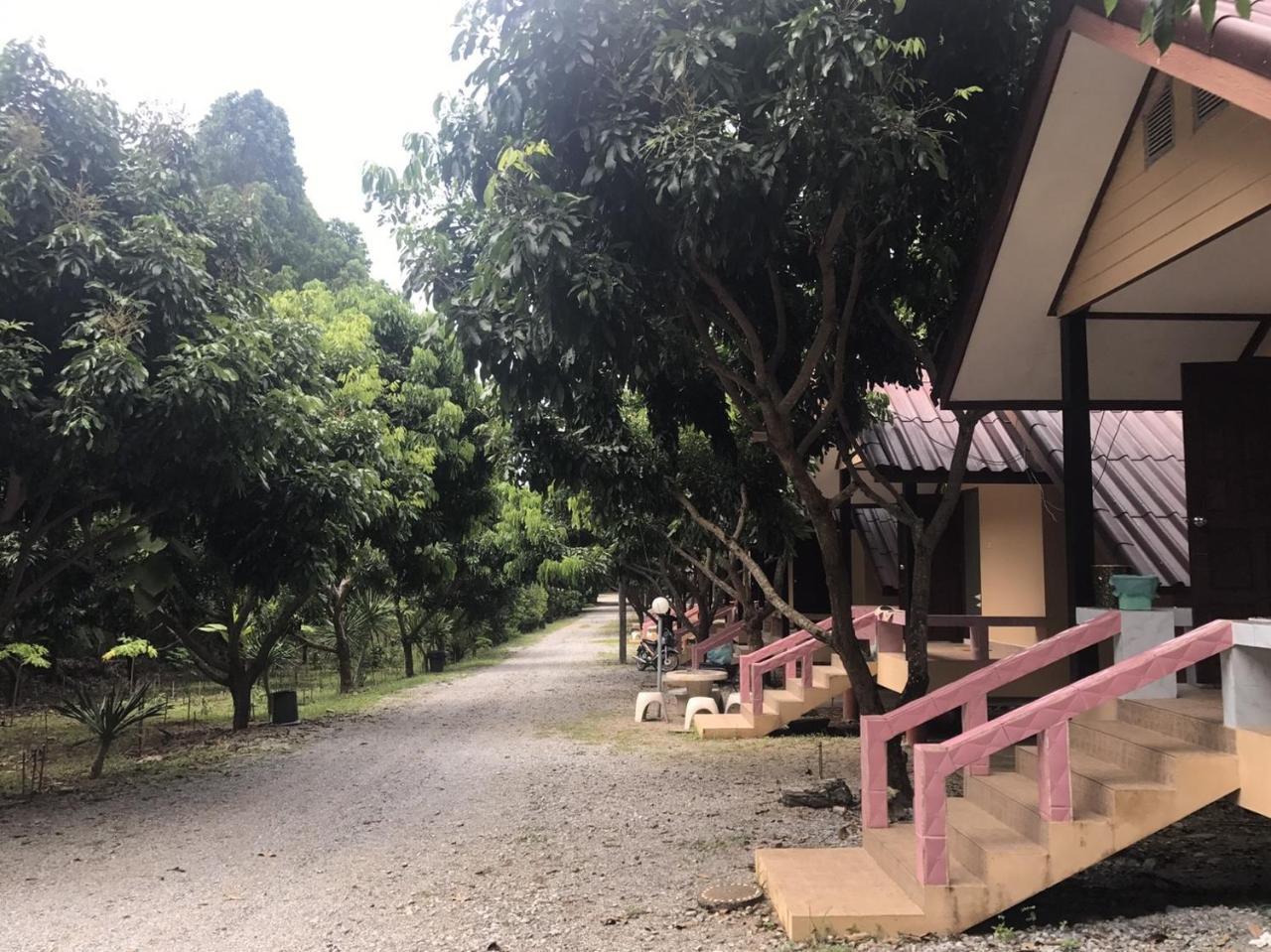 Baan Rai Pu Fa Villa Sattahip Exterior photo