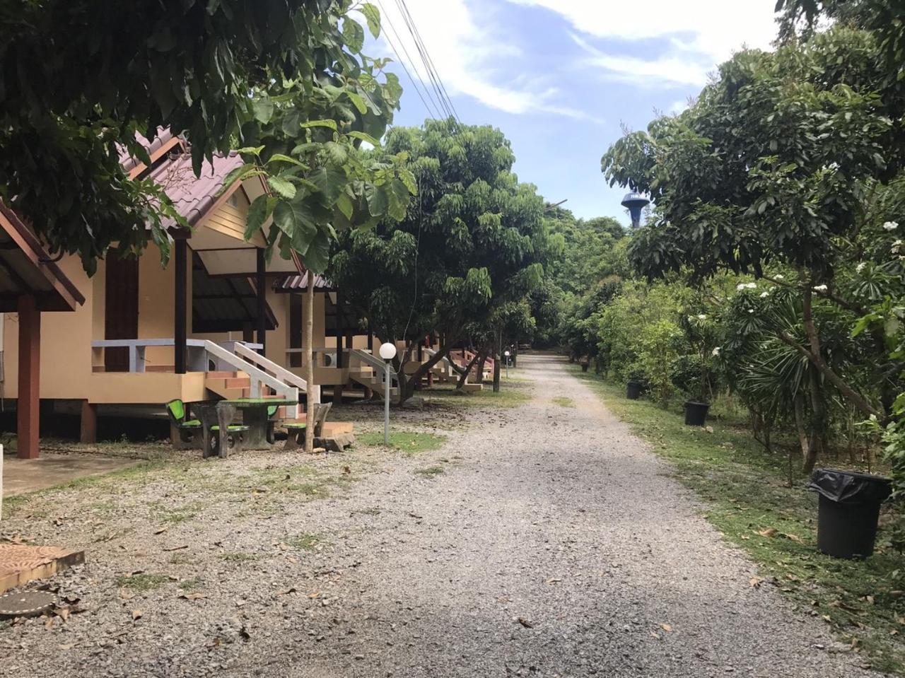 Baan Rai Pu Fa Villa Sattahip Exterior photo